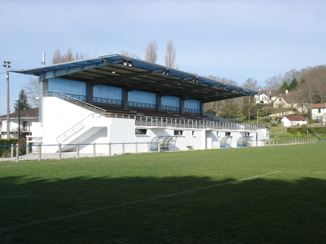 Stade de football Lucien Cazanave